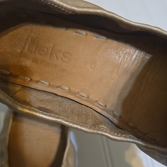 Tiek Gold Mettalic Ballet Flat Shoes - Picture 4 of 9